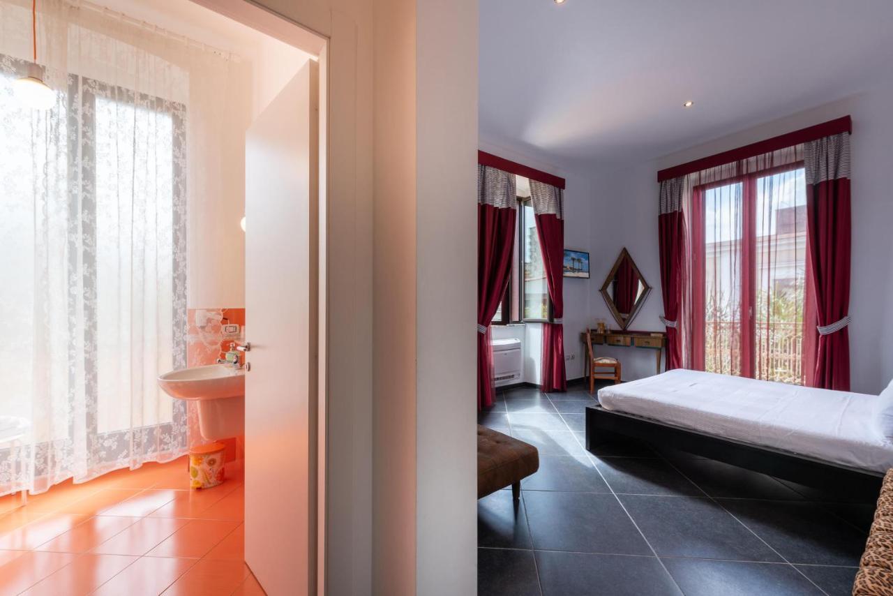 برينديسي Maria Vittoria Charming Rooms And Apartments المظهر الخارجي الصورة